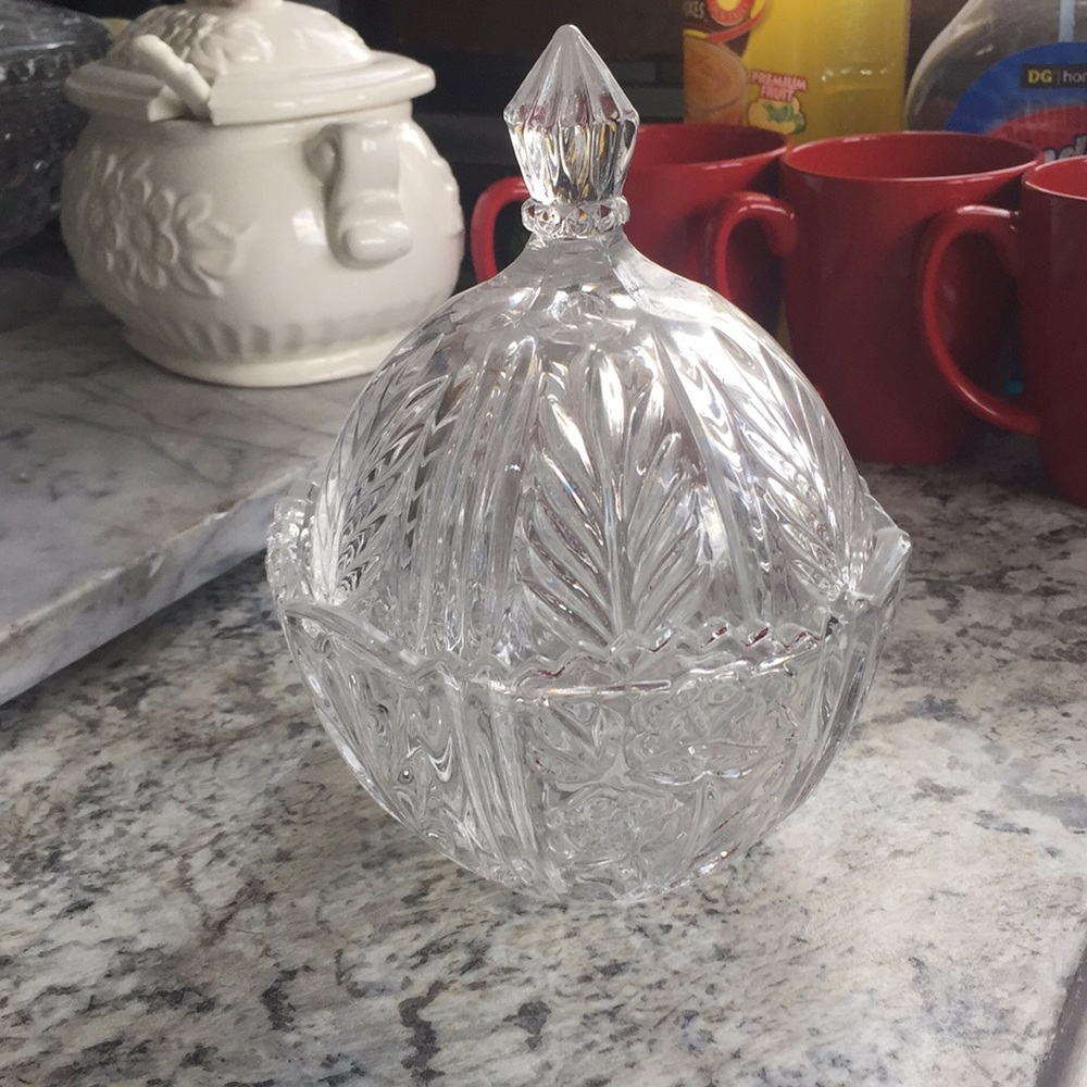 Crystal candy bowl with lid